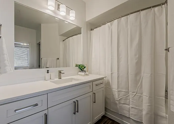 Kota 2019 Cozy 2br - 2ba - Pool - Gym - Free Parking Apartment